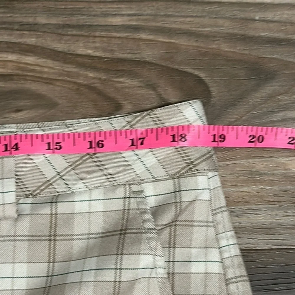 Under Armour Performance Shorts Men 36 Beige Plaid Chino Lightweight Golf